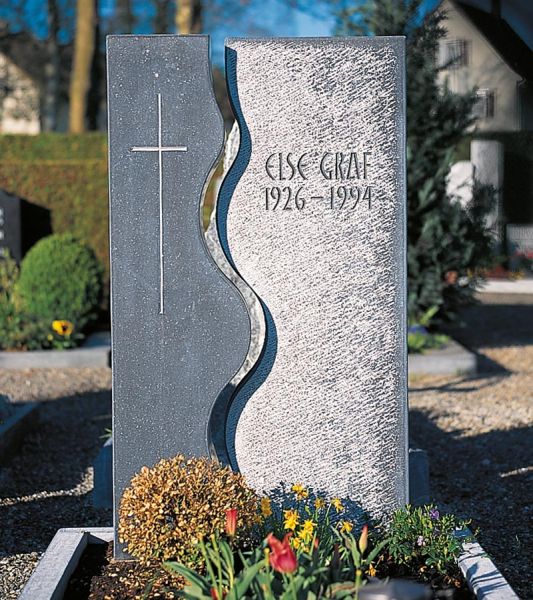 Zweiteiliges Grabdenkmal aus Irisch Limestone